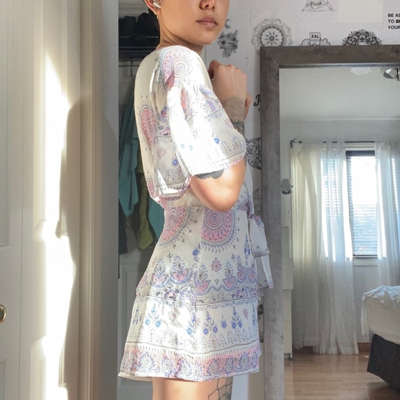 Floral White Flowy Romper - Essue Size Small - Picture 3 of 11